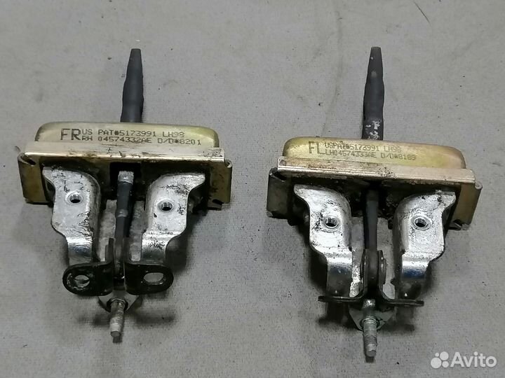 Ограничитель двери Chrysler Concorde 1998-2004