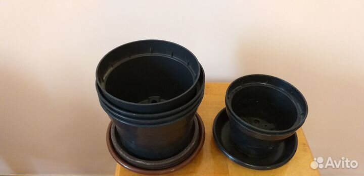 Цветочные горшки с поддонами 38 шт