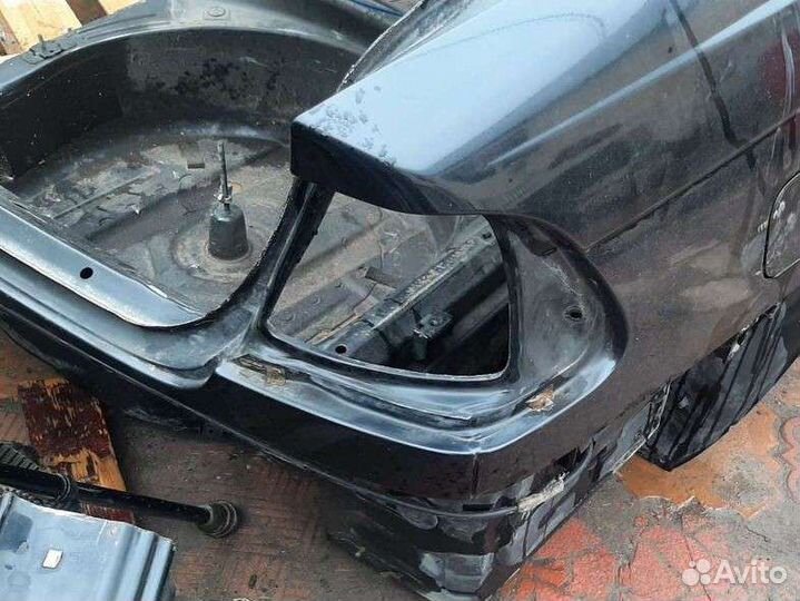 Задняя правая крыло на BMW E46 седан