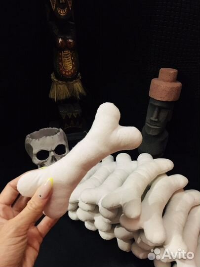 Бананы, кости - реквизит для аниматоров