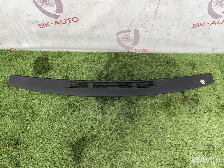 Накладка торпедо верхняя Dodge Nitro 2011