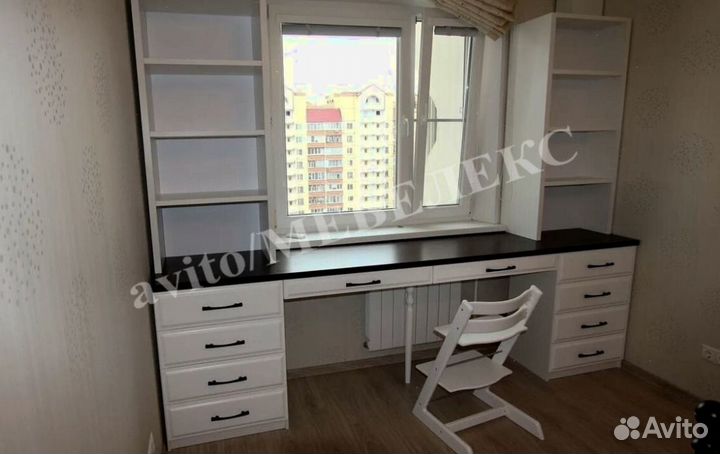 Рабочая зона у окна