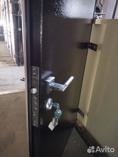 Входная дверь в квартиру внутр. сотмик 900х2030R