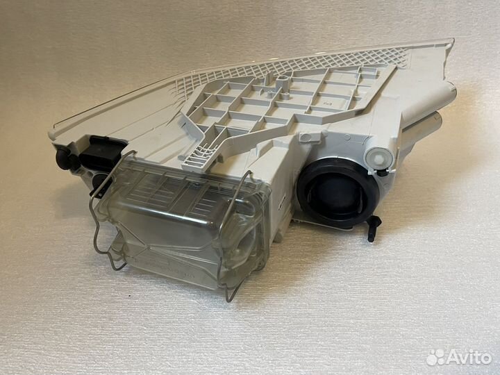 Фара правая Skoda Octavia A5 Новая