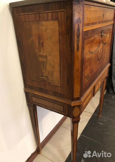 Антикварный секретер, бюро