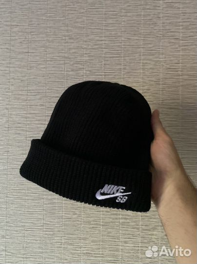 Мужская шапка черная