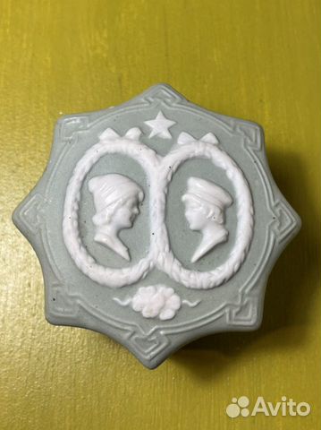 Шкатулка «Девочка и мальчик», фарфор бисквит СССР