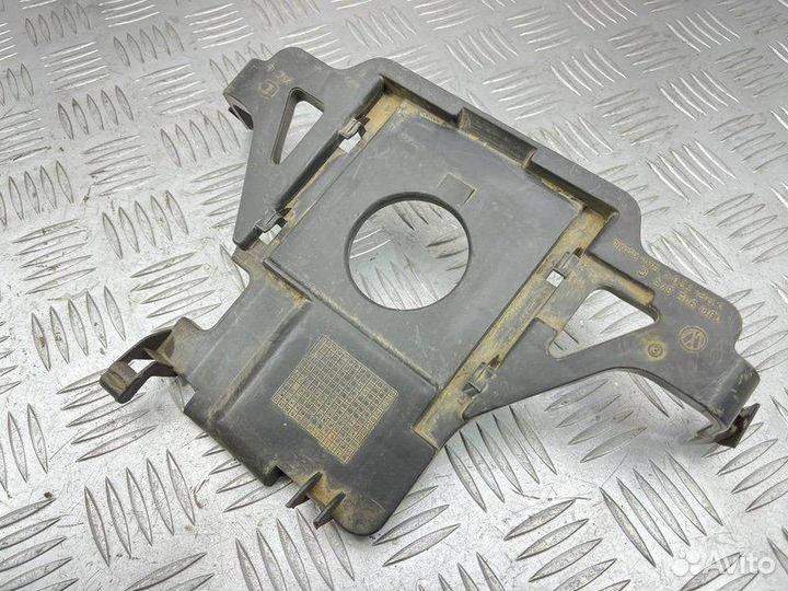 Кронштейн блока предохранителей Volkswagen Golf