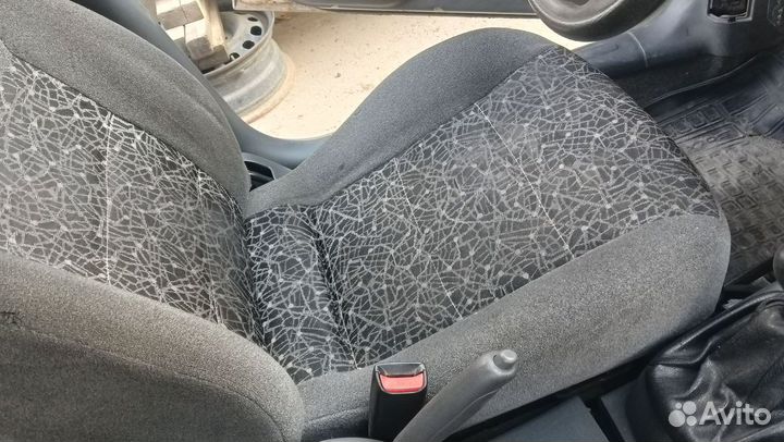 Сиденья передние