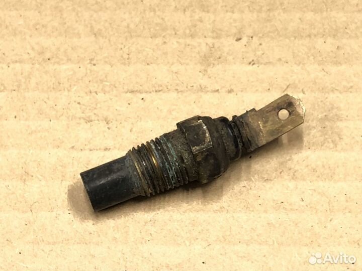 Датчик температуры охлаждающей жидкости Каризма