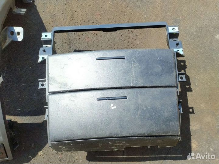 Накладка магнитолы KIA sorento 2005г. 2.5 aт