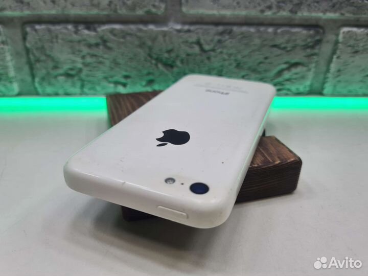 П.7793 iPhone 5C 8Gb