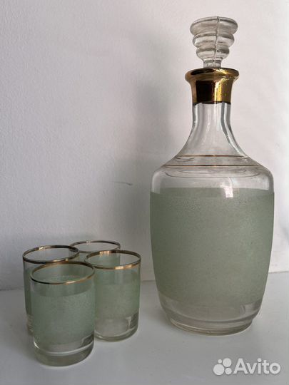 Графин с рюмками