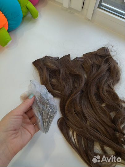 Волосы на заколках искусственные