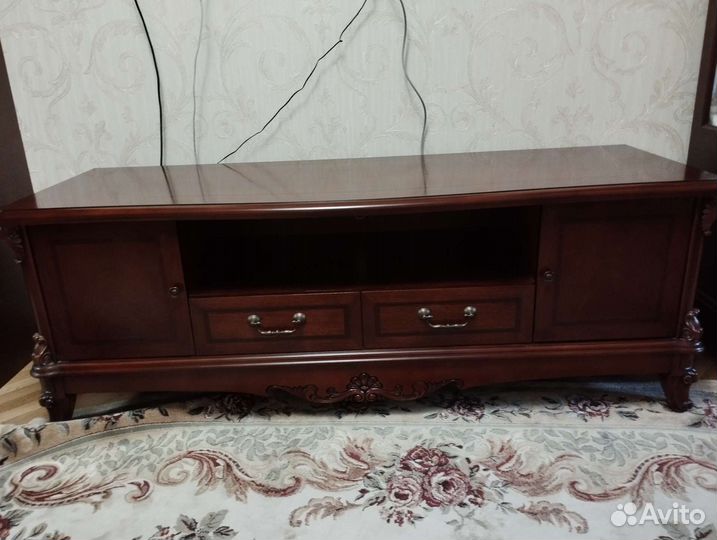 Тумба под телевизор массив