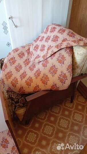 Советский сервант и кровати бесплатно