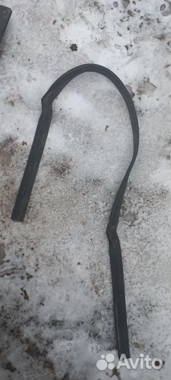 Уплотнитель капота Honda Pilot