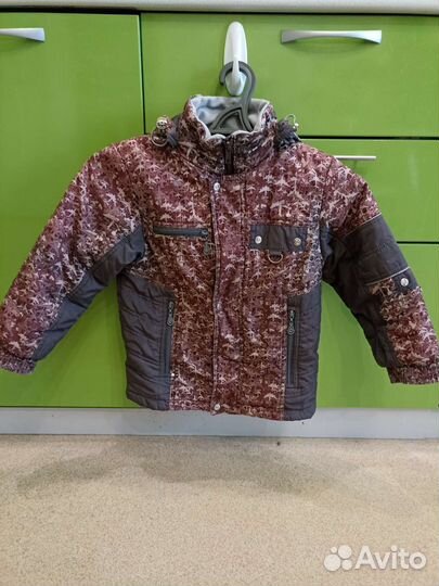 Куртка демисезонная р-р 122-128 на флисе