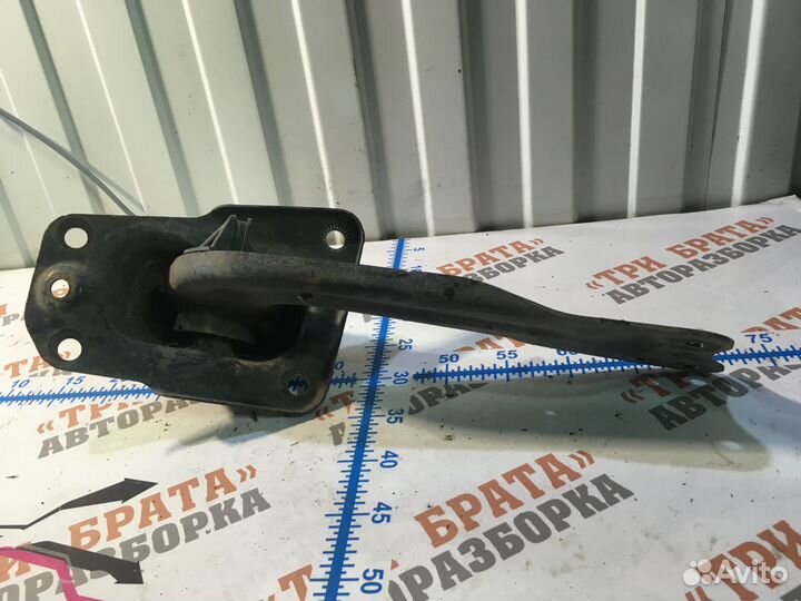 Фольксваген Гольф Рычаг задний правый верхний