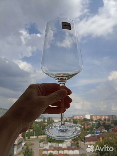 Бокалы для красного вина и шампанского