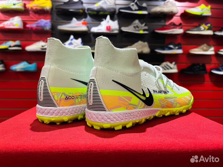 Многошиповки футбольные Nike Phantom Flyknit react