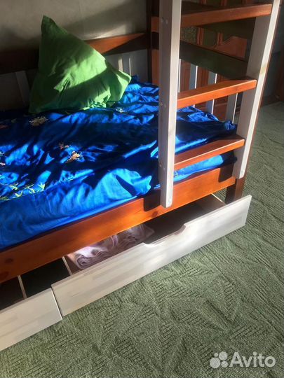 Кровать двухьярусная