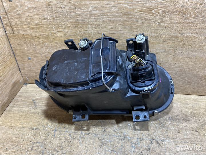 Фара передняя левая Volkswagen Golf 4 142058