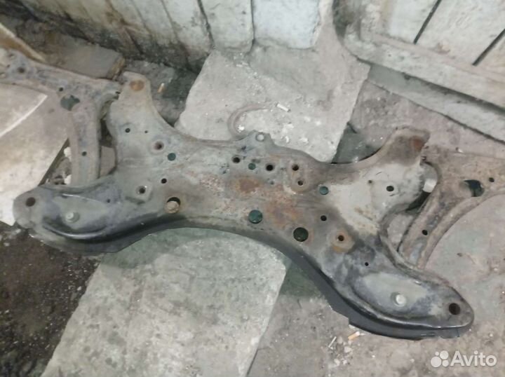 Балка передняя подрамник Toyota Corolla 120