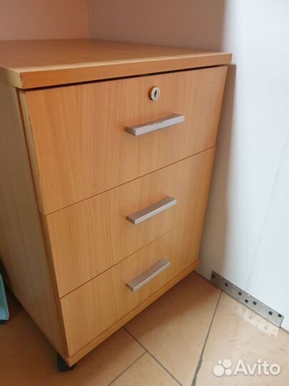 Тумбочка офисная выкатная