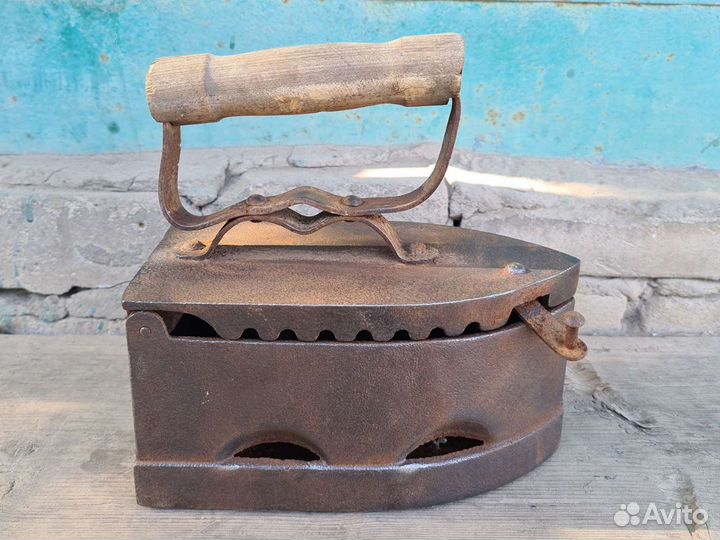 Утюг старинный угольный