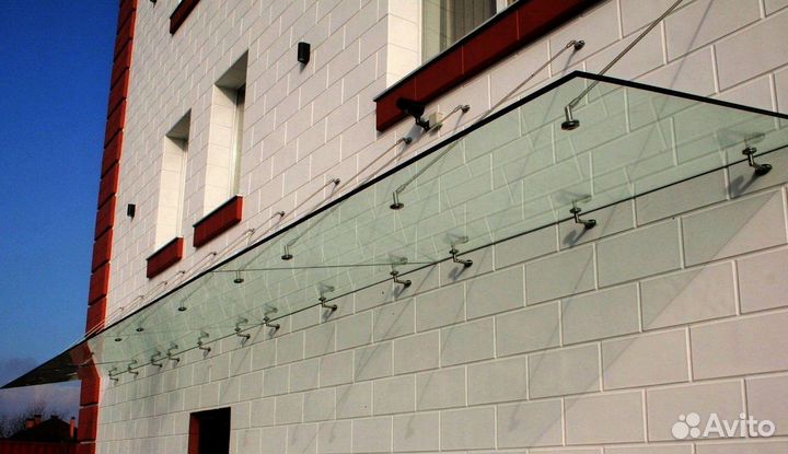 Козырек над крыльцом