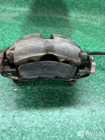 Суппорт для передний Volkswagen Passat