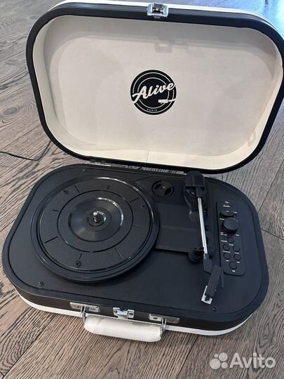 Виниловый проигрыватель Alive Audio