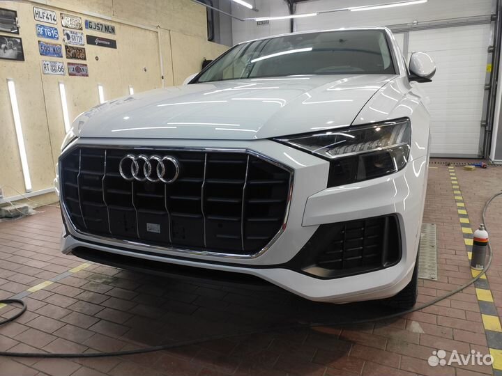 Лобове стекло Audi Q8 с проекцией