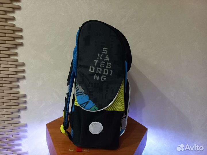 Новый школьный рюкзак с ортопедической спинкой