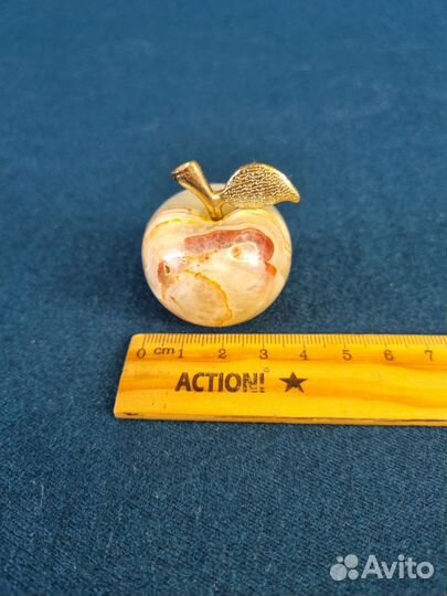 Настольный сувенир Яблочко оникс