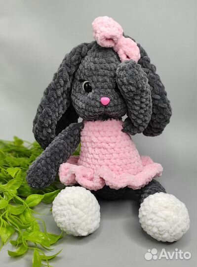 Большой плюшевый заяц. Зайка из плюша