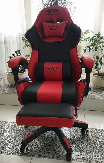 Компьютерное кресло с подножкой