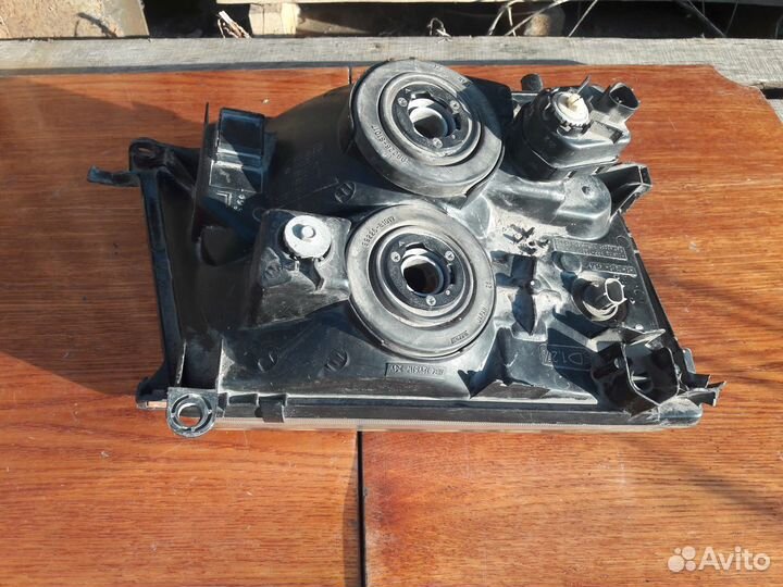 Фара Toyota Land Cruiser 100