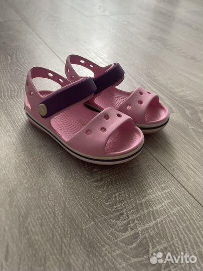 Босоножки для девочки crocs