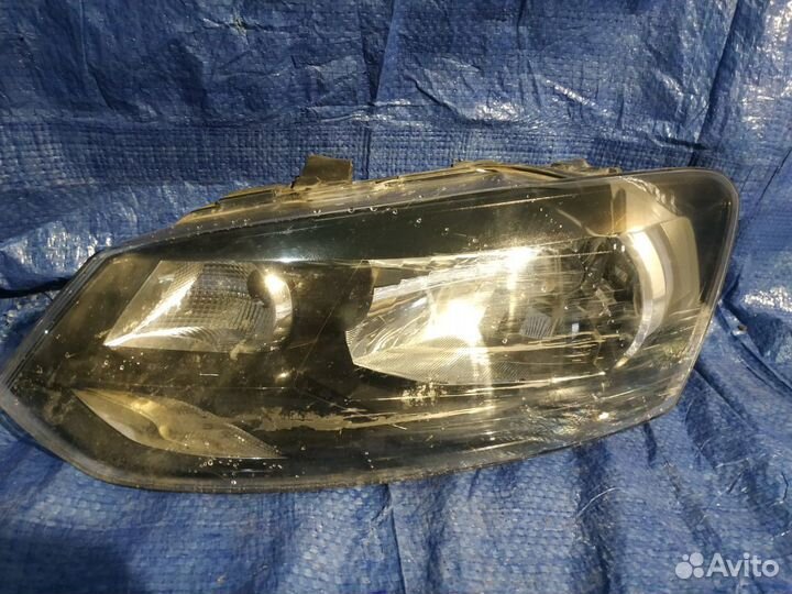 Фара Volkswagen Polo 6RU941015