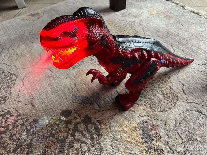 Динозавр с пультом и функцией огня