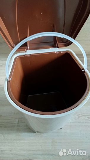 Мусорное ведро урна с педалью. Ведро для воды