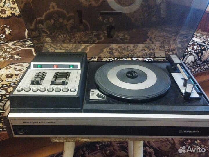 Проигрыватель винила СССР