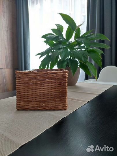 Прямоугольная корзина из лозы