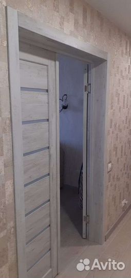 Монтажник дверей