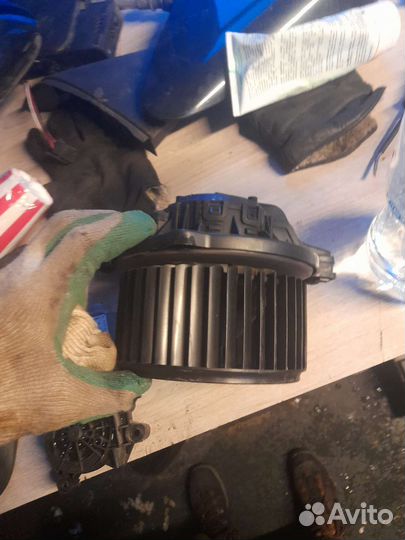 Моторчик печки Solaris 1 Rio 3