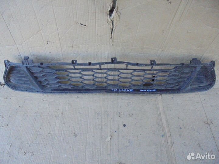 Решетка переднего бампера KIA Ceed 3 2018-2020