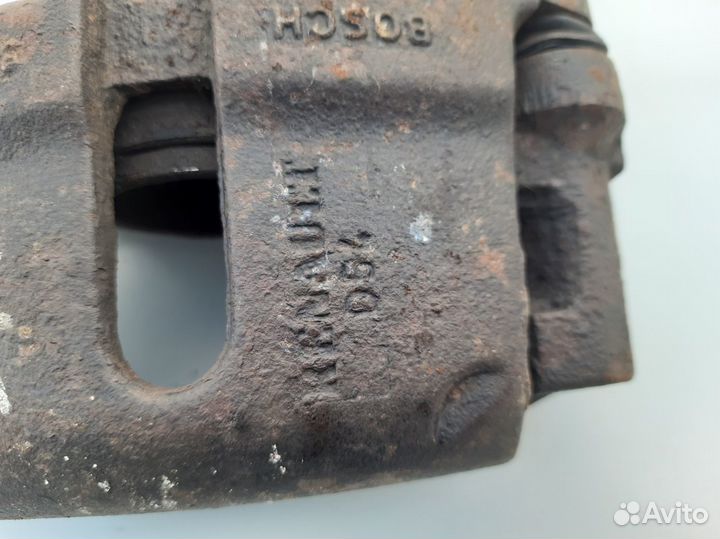 Суппорт передний левый Renault Kangoo 97-03