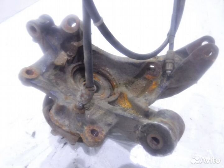 Кулак задний правый 7L8505436A